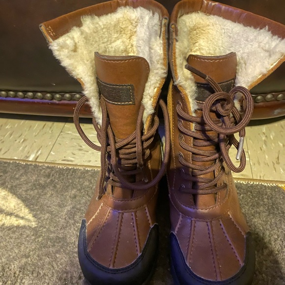 UGG kids butte boot - Picture 3 of 5